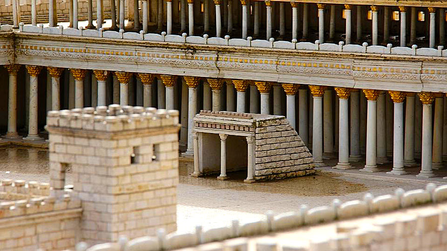 'Solomon's Colonnade' at the Second Temple in Jerusalem