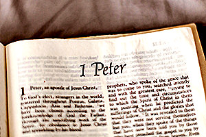 A study Bible page open to 1 Peter 1:1, photo by Sincerely Media